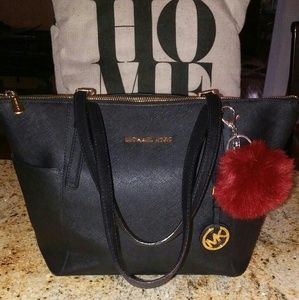 Michael kors bag ONLY!!!
